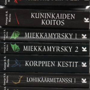 Tulen ja jään laulu : Osat 1-5 (7 kirjaa) Valtaistuinpeli, Kuninkaiden koitos, Miekkamyrsky 1-2, Korppien kestit, Lohikäärmetanssi 1-2.