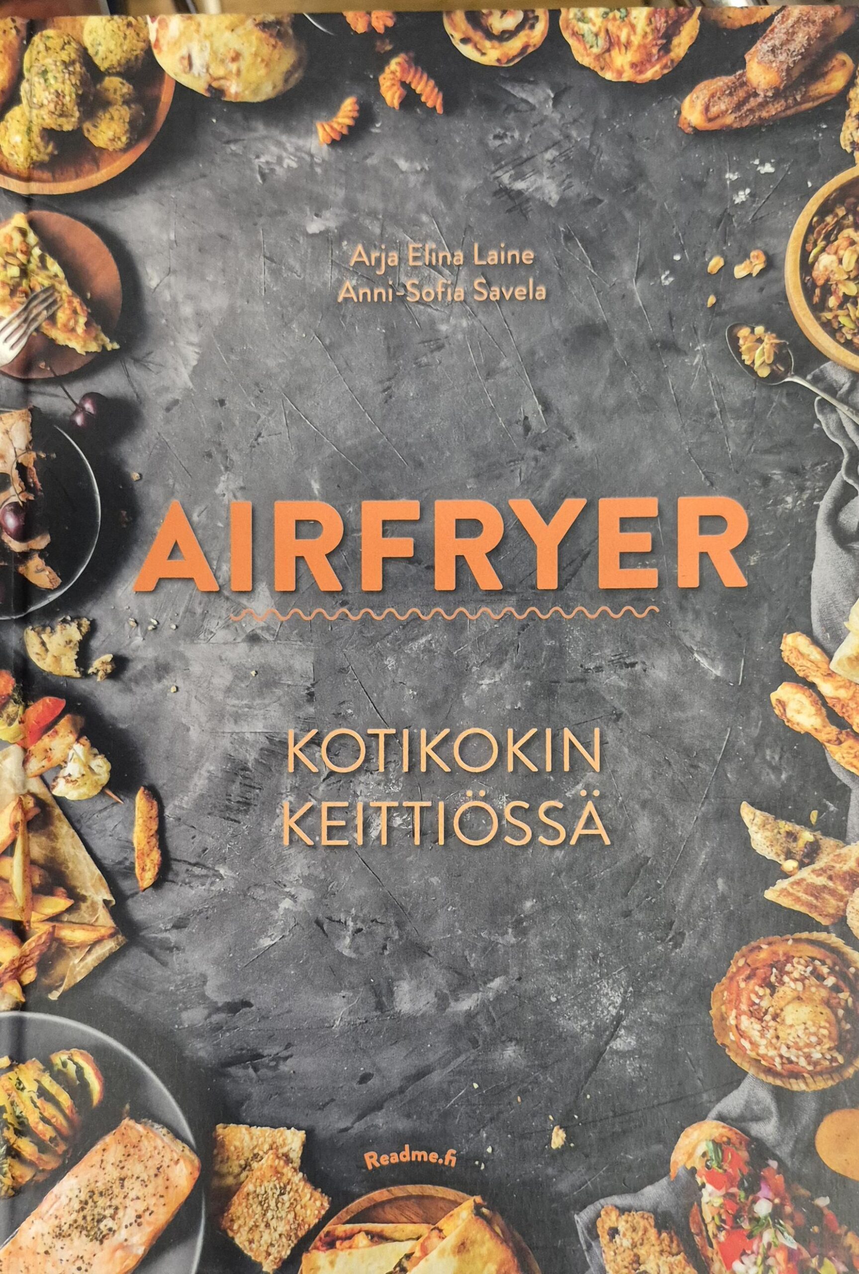 Airfryer kotikokin keittiössä