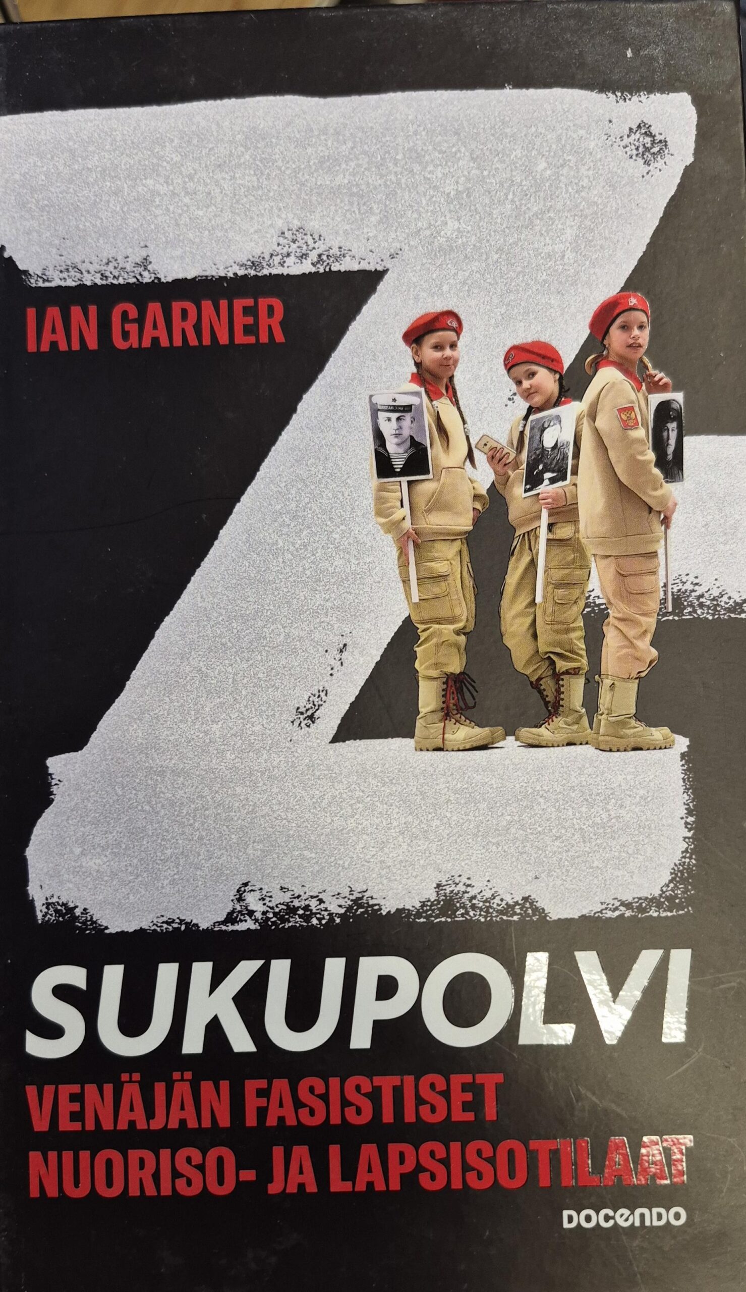 Z-sukupolvi : Venäjän fasistiset nuoriso- ja lapsisotilaat